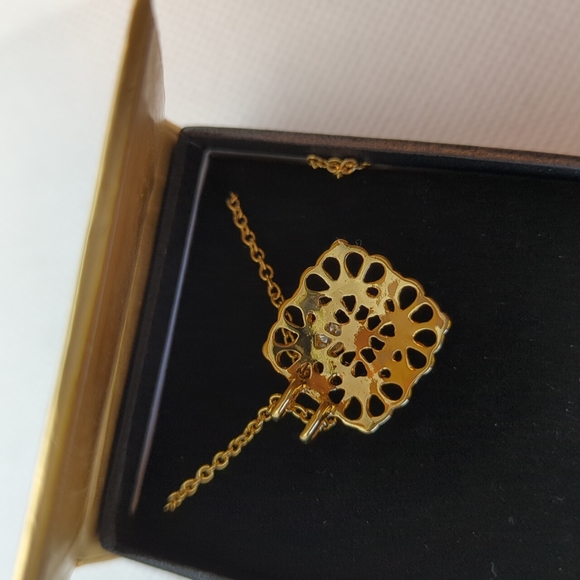 Avon Signature Collection Square Pendant - Picture 5 of 7